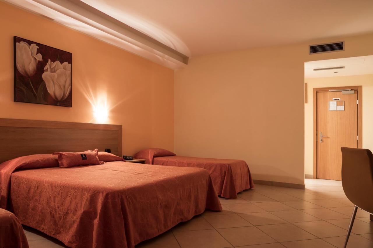 Manhattan Village Hotel Sulmona Exterior foto