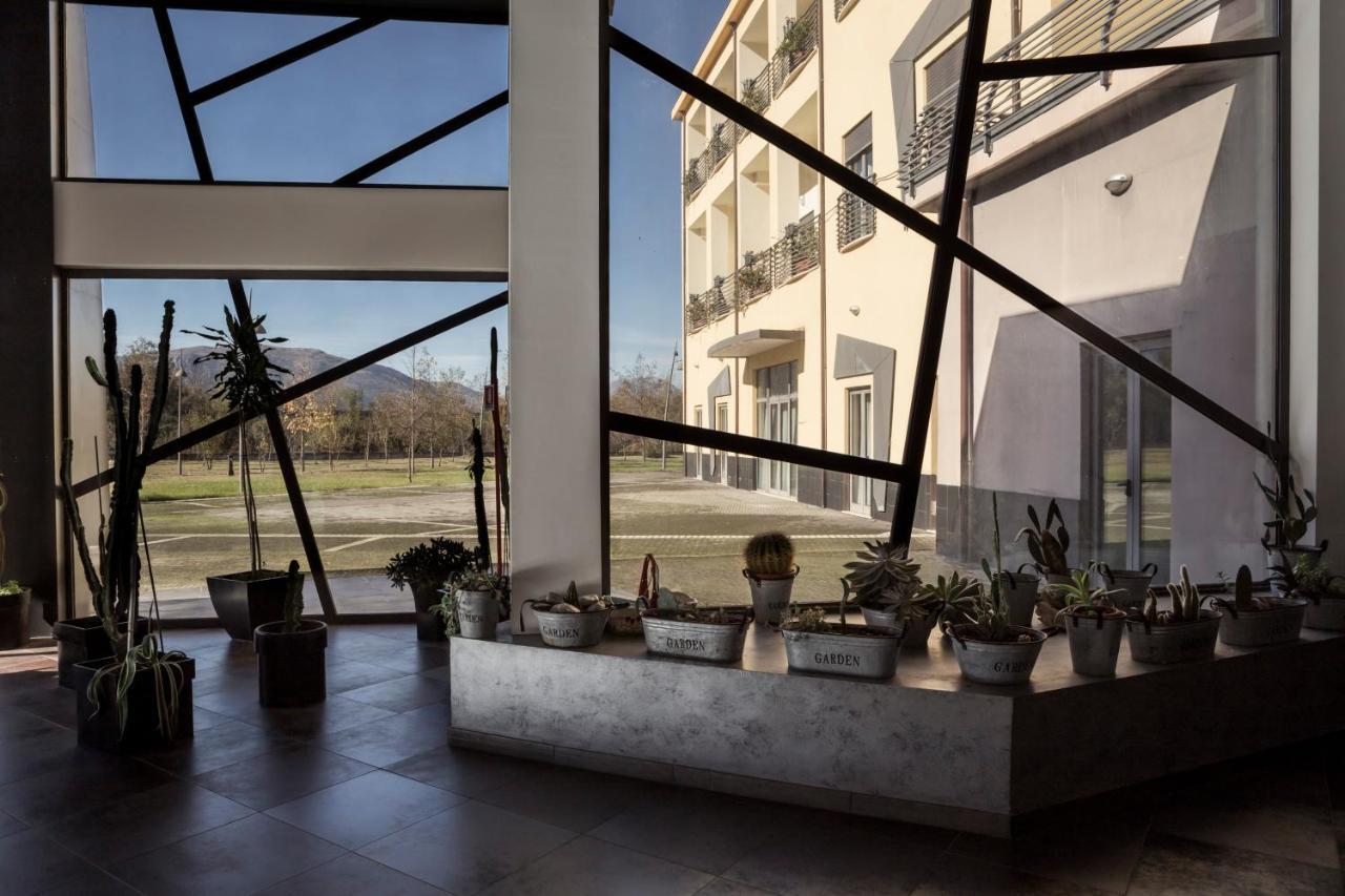 Manhattan Village Hotel Sulmona Exterior foto