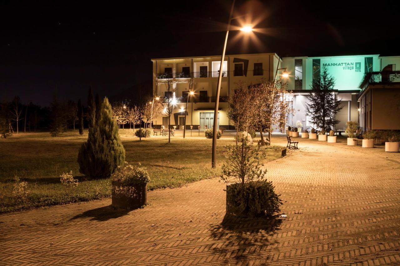 Manhattan Village Hotel Sulmona Exterior foto