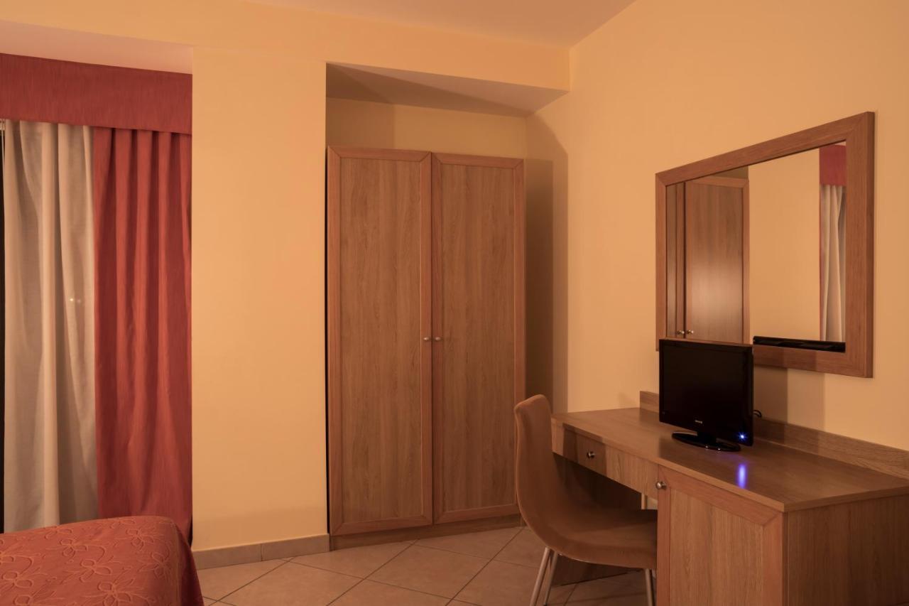 Manhattan Village Hotel Sulmona Exterior foto